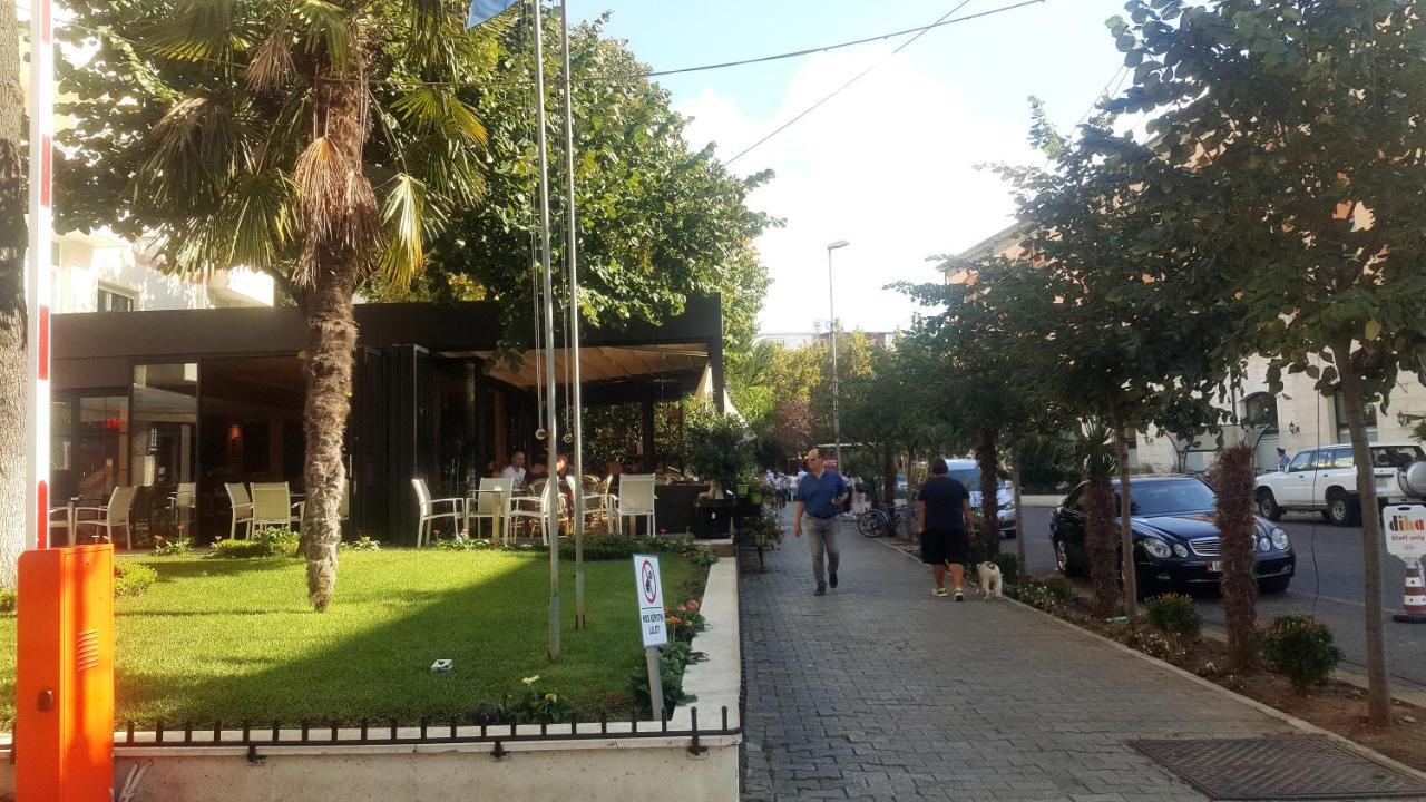 Traveler'S Place At Tirana City Centre Buitenkant foto