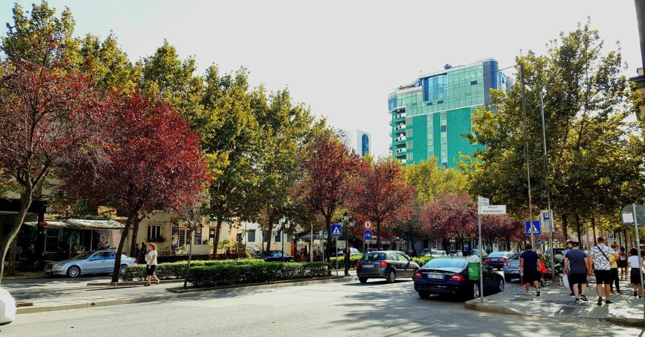 Traveler'S Place At Tirana City Centre Buitenkant foto